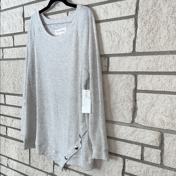 Gray Asymmetrical Buttoned Sweatshirt - Picture 3 of 8